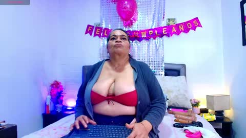 Snapshot of queenmature chatting on 05/16/26, 12:59 VickyBoobss online show from 05/16/26, 12:59