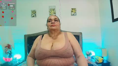 Snapshot of queenmature chatting on 05/20/26, 08:04 VickyBoobss online show from 05/20/26, 08:04