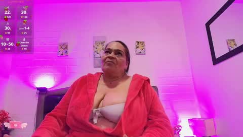 Snapshot of queenmature chatting on 05/25/26, 07:20 VickyBoobss online show from 05/25/26, 07:20