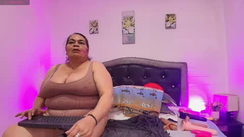 Snapshot of queenmature chatting on 06/02/26, 07:16 VickyBoobss online show from 06/02/26, 07:16