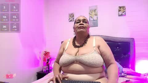 Snapshot of queenmature chatting on 06/09/26, 07:03 VickyBoobss online show from 06/09/26, 07:03