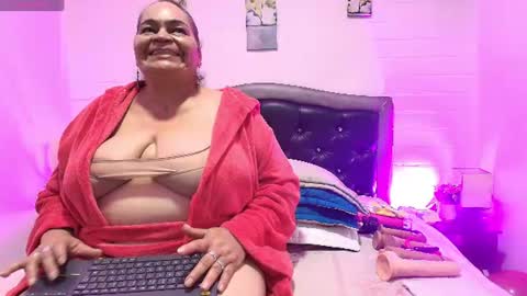 Snapshot of queenmature chatting on 06/10/26, 07:46 VickyBoobss online show from 06/10/26, 07:46