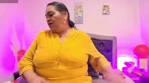 Snapshot of queenmature chatting on 07/02/26, 12:22 VickyBoobss online show from 07/02/26, 12:22