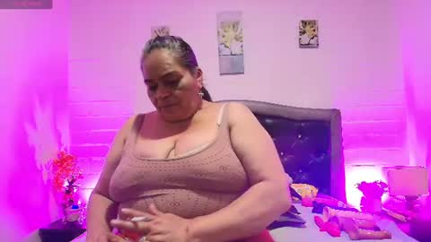 Snapshot of queenmature chatting on 07/06/26, 07:38 VickyBoobss online show from 07/06/26, 07:38