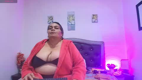 Snapshot of queenmature chatting on 07/15/26, 02:17 VickyBoobss online show from 07/15/26, 02:17