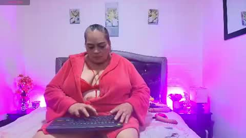 Snapshot of queenmature chatting on 07/16/26, 08:04 VickyBoobss online show from 07/16/26, 08:04