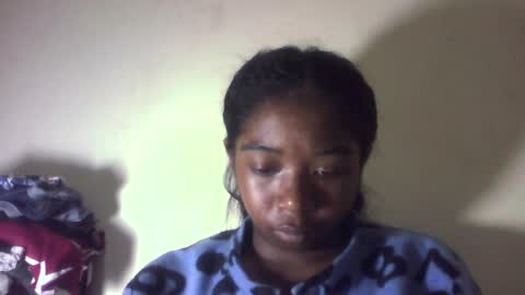 queennaya online show from 08/01/26, 12:43