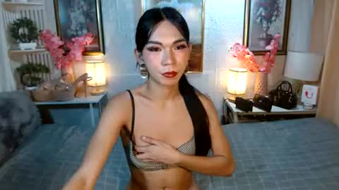 queennira online show from 06/22/26, 04:42