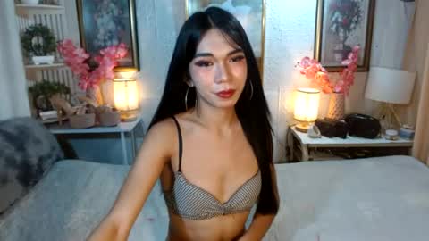 queennira online show from 06/26/26, 02:05