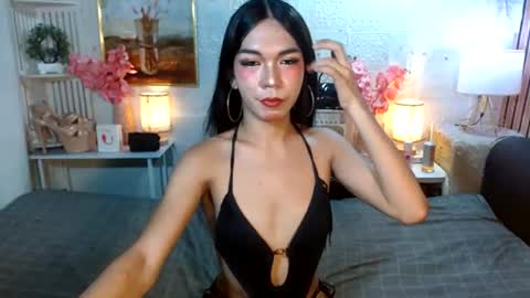 queennira online show from 07/20/26, 03:54