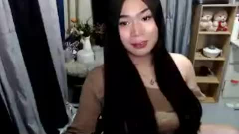 Snapshot of queenofcum169xx chatting on 07/07/26, 04:44 Mikka online show from 07/07/26, 04:44