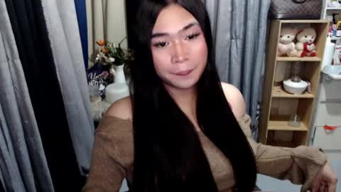 Snapshot of queenofcum169xx chatting on 07/10/26, 05:15 Mikka online show from 07/10/26, 05:15