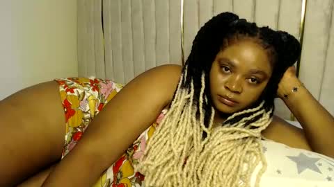 Snapshot of queenofsouls chatting on 12/13/24, 05:05 . online show from 12/13/24, 05:05