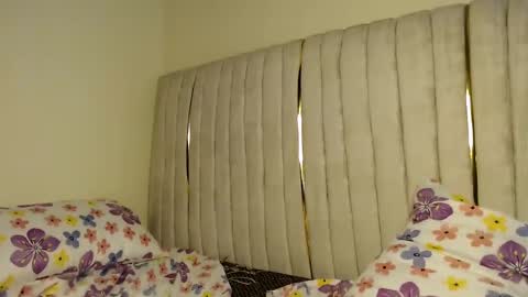 Snapshot of queenofsouls chatting on 01/01/25, 05:54 . online show from 01/01/25, 05:54