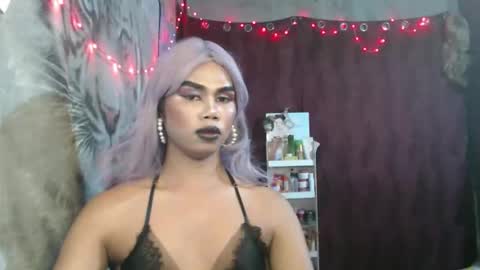 Snapshot of queenpinayebony_xx chatting on 04/18/26, 12:20 queenpinayebony_xx online show from 04/18/26, 12:20