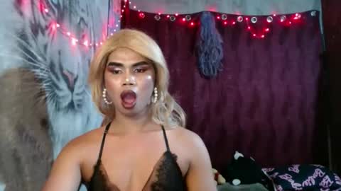 Snapshot of queenpinayebony_xx chatting on 04/20/26, 02:20 queenpinayebony_xx online show from 04/20/26, 02:20
