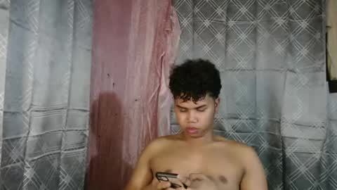 Snapshot of queenpinayebony_xx chatting on 05/13/26, 04:48 queenpinayebony_xx online show from 05/13/26, 04:48