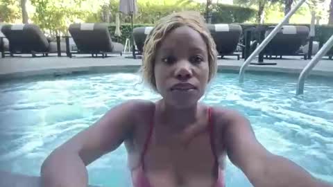 Queenquinn online show from 11/27/25, 05:15