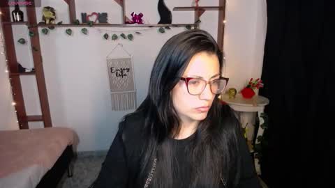 Snapshot of queenrose94 chatting on 02/23/26, 12:35 queenrose94 online show from 02/23/26, 12:35