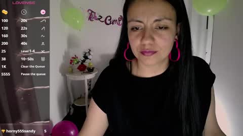 Snapshot of queenrose94 chatting on 05/27/26, 09:23 queenrose94 online show from 05/27/26, 09:23