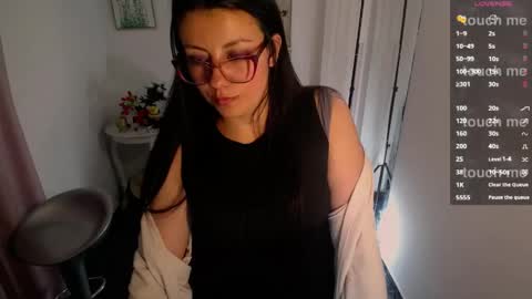 Snapshot of queenrose94 chatting on 06/01/26, 08:54 queenrose94 online show from 06/01/26, 08:54