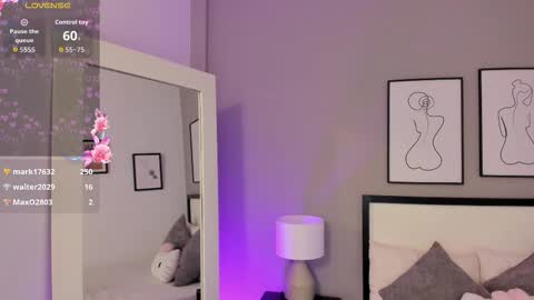 Snapshot of queenrose___ chatting on 01/31/26, 07:11 Queen Rose online show from 01/31/26, 07:11