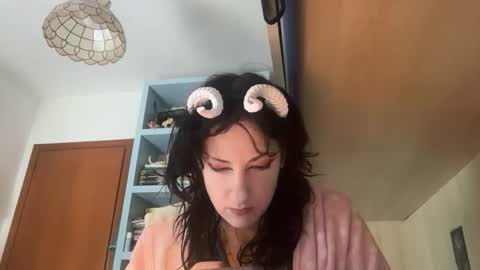 queenselket online show from 04/10/26, 11:04