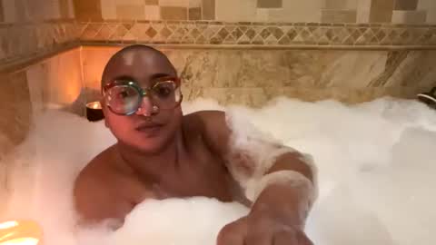 Queen Hilarity online show from 02/17/26, 04:42