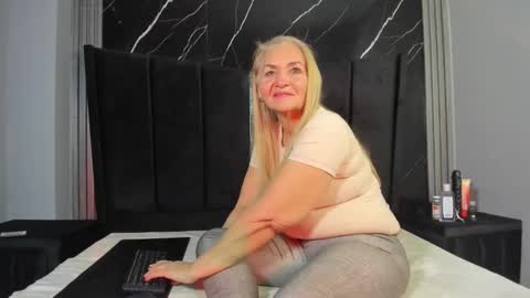 Snapshot of queenstarhyl chatting on 03/04/26, 06:08 queenstarhyl online show from 03/04/26, 06:08