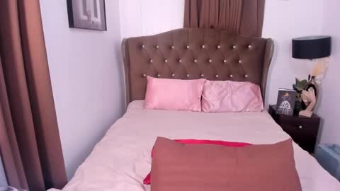 queenshasha and nathalie online show from 01/16/25, 03:34