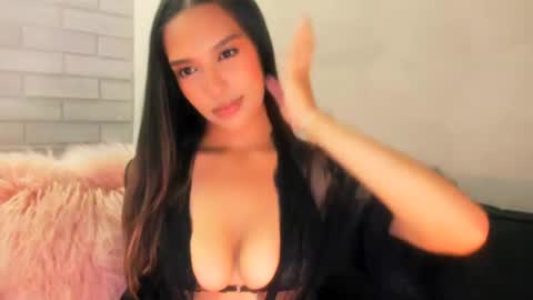 Snapshot of queenv66 chatting on 06/27/26, 03:33 Val - online show from 06/27/26, 03:33