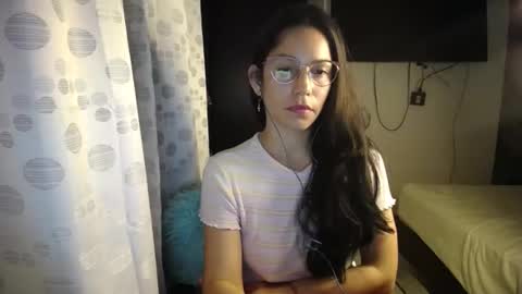 Snapshot of queenvictoria2023 chatting on 01/12/25, 07:00 Paola online show from 01/12/25, 07:00