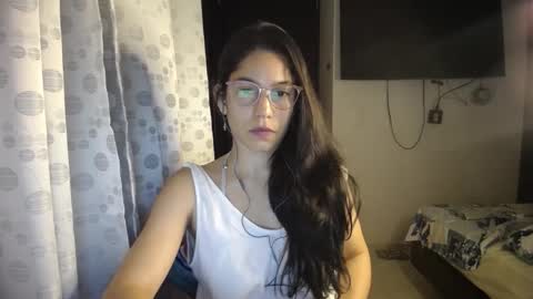 Snapshot of queenvictoria2023 chatting on 01/22/25, 03:52 Paola online show from 01/22/25, 03:52