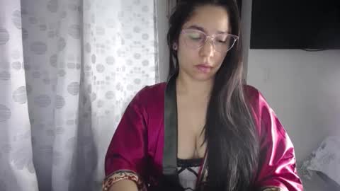 Snapshot of queenvictoria2023 chatting on 11/19/25, 03:39 Paola online show from 11/19/25, 03:39