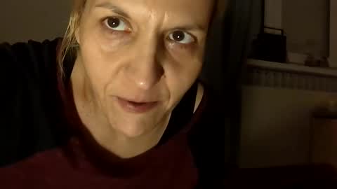 Snapshot of queerbi chatting on 11/18/25, 01:00 bi is from billy online show from 11/18/25, 01:00