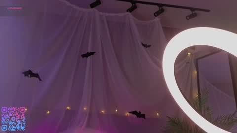 Teri  My favorite vibes 77 101 222 666 online show from 10/27/25, 01:09