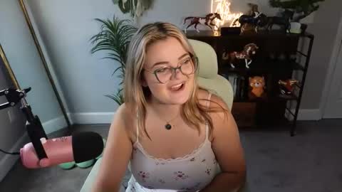 Bri online show from 11/11/25, 05:13