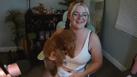 Bri online show from 12/22/25, 03:03