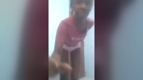 Snapshot of quinlatifah chatting on 07/14/26, 12:00 Sexy Naughty online show from 07/14/26, 12:00