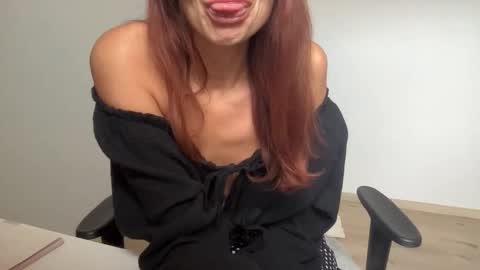 Quinnyelena online show from 10/29/25, 11:23