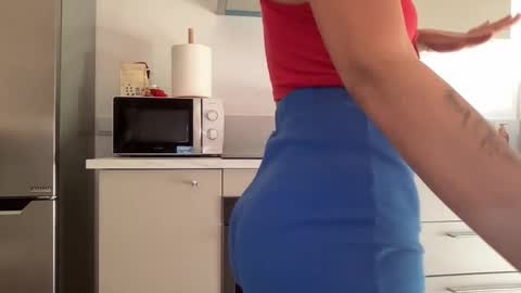 Quinnyelena online show from 11/19/25, 11:32