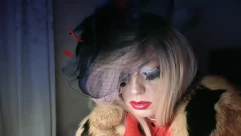 Snapshot of qweenviva chatting on 01/10/25, 12:27 ViVaLuvLicious online show from 01/10/25, 12:27