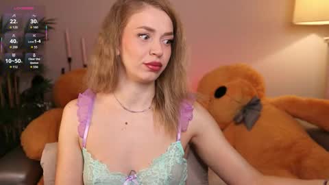 Nova Hollis online show from 01/07/26, 02:52