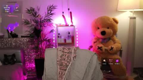 Nova Hollis online show from 02/24/26, 04:43