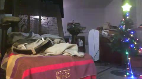 Snapshot of qwerty__pop chatting on 12/15/25, 07:34 qwerty__pop online show from 12/15/25, 07:34