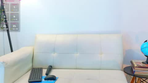 Snapshot of r3d_moons__ chatting on 02/07/26, 06:33 Luna online show from 02/07/26, 06:33