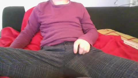 Snapshot of r3sam chatting on 01/19/25, 02:49 r3sam online show from 01/19/25, 02:49