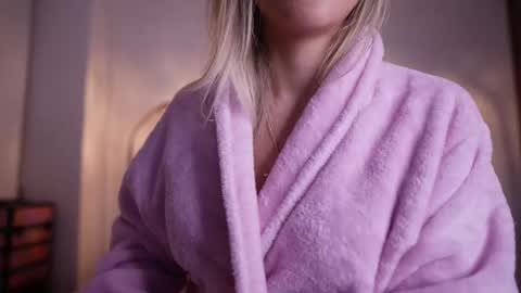Snapshot of r4veenn chatting on 02/18/25, 06:48 RACHEL BLAKE online show from 02/18/25, 06:48