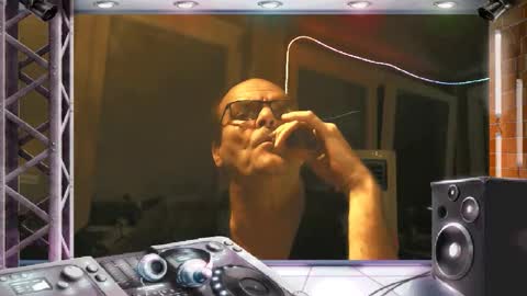 Snapshot of r_2d2_ chatting on 11/15/25, 10:26 dj mike online show from 11/15/25, 10:26