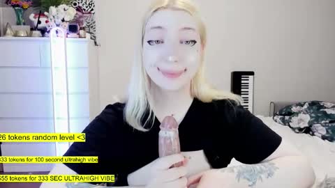 Snapshot of raaaaaaawr chatting on 03/03/26, 05:19 - online show from 03/03/26, 05:19